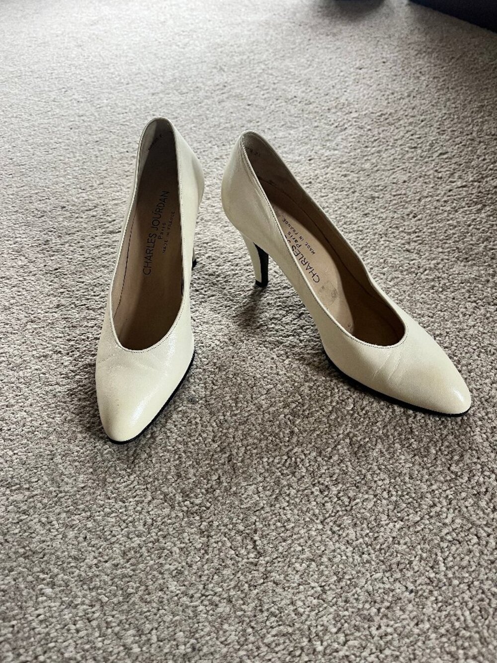 Charles Jourdan Paris Cream Leather Pumps Size 7.5 2A